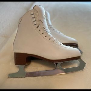 Jackson Ultima figure skates